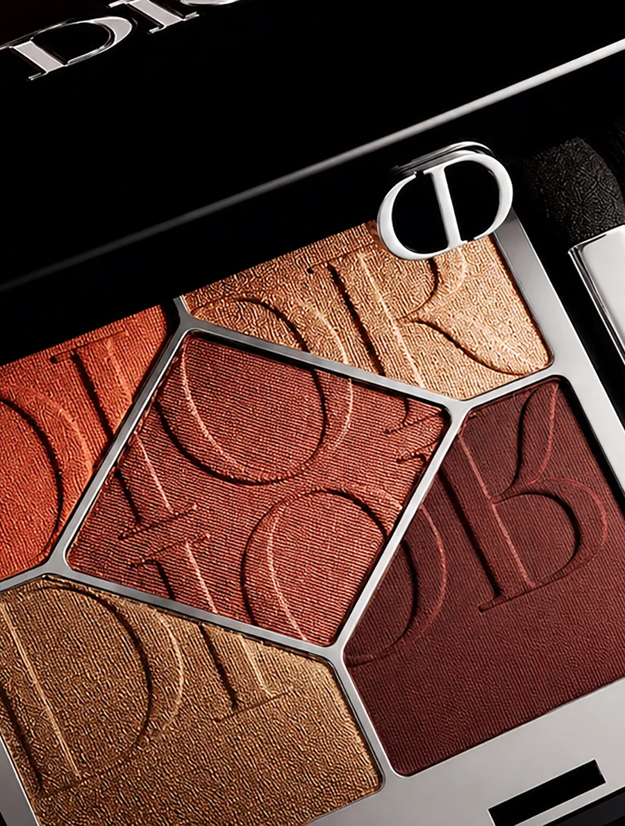 Original close-up of eyeshadow texture before restoration